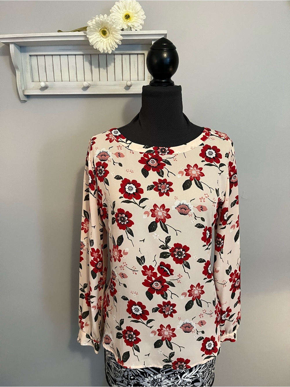 LOFT Cream Floral Long-Sleeve Crewneck Top with back-tie inRed Flowers EUC